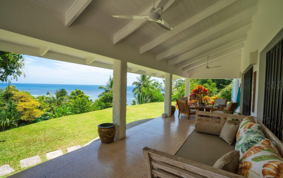 Recently Renovated Executive Sea View Home available for long term